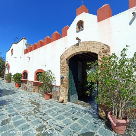 FINCA CORTIJO CON FÁCIL ACCESO DESDE AUTOVÍA JEREZ EN SANLÚCAR - CADIZ