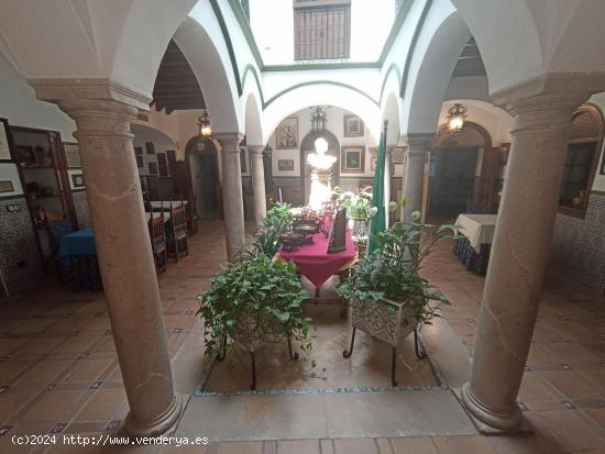 CASA PALACIO EN CENTRO CON VIVIENDA Y NEGOCIO RESTAURACIÓN - CADIZ