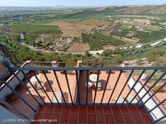 HOTEL CENTRO DE ARCOS CON VISTAS A LA PEÑA - CADIZ