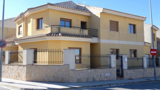 Chalet Adosado en Pinoso - ALICANTE