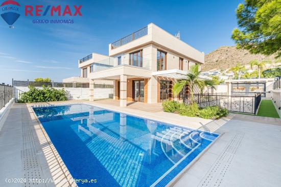 Villa en venta en Finestrat(Sierra Cortina) - ALICANTE