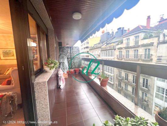 SE VENDE AMPLIO PISO DE 4 DORMITORIOS Y SOLEADA TERRAZA EN EL CENTRO DE LA CIUDAD.REF 1245 - ORENSE