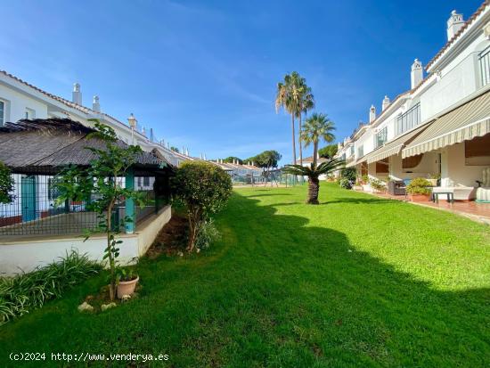 PRECIOSO ADOSADO EN LA COSTA ORIENTACIÓN SUR - HUELVA