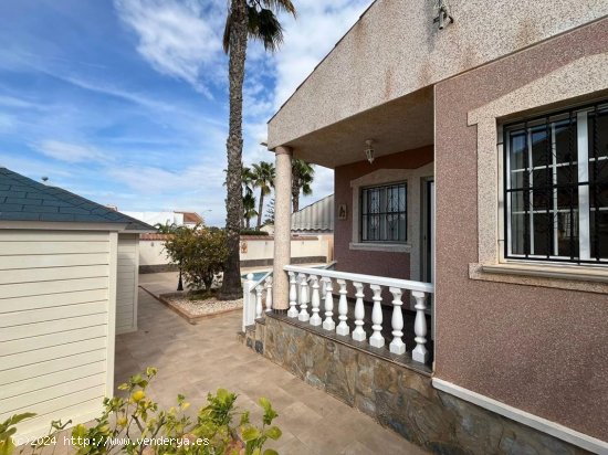 Chalet en venta en Torrevieja (Alicante)