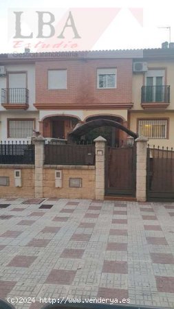 VIVIENDA UNIFAMILIAR JUNTO A PARQUE INFANTIL Y JARDINES - Bailén