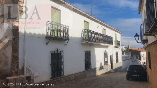 GRAN VIVIENDA SEÑORIAL CON GRANDES JARDINES EN EL CENTRO - Baños de la Encina