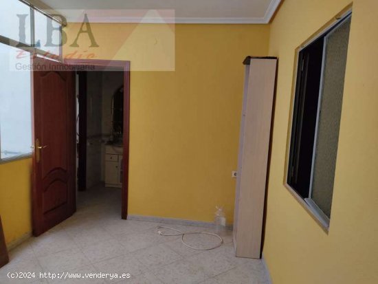 Piso de cuatro habitaciones. - Bailén