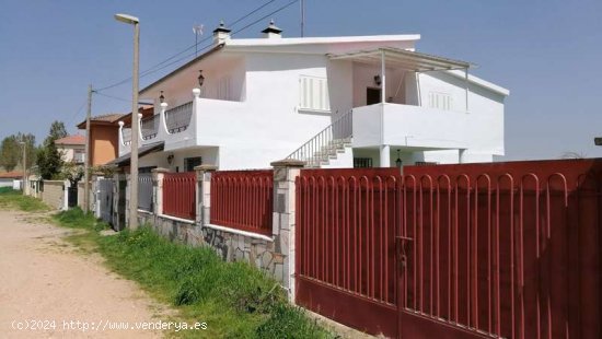  Salamanca (Calzada de Valdunciel). Chalet individual de 2 plantas, 5d, 2 baños, jardin 300 m2,  