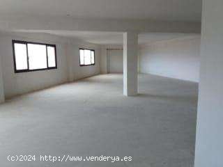 Amplio Local Comercial en zona industrial de Telde. - Telde