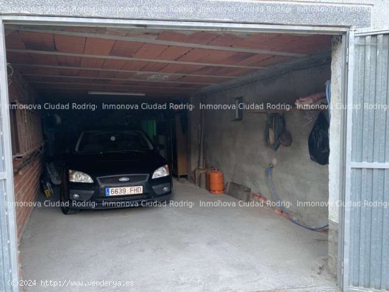 CASA EN NAVA DE FRANCIA CON UN TERRENO CERCA DE 4000M - Nava de Francia