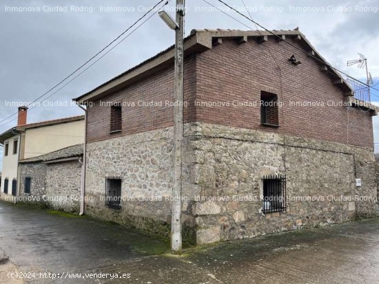 CASA CON PATIO Y ALMACENES EN ALBERGUERÍA DE ARGAÑÁN - Alberguería de Argañ