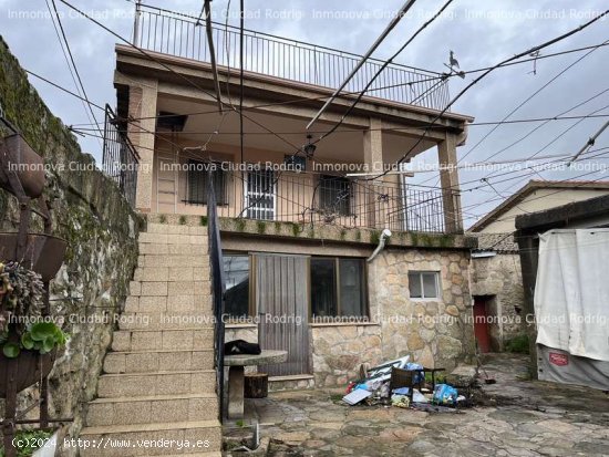 CASA CON PATIO Y ALMACENES EN ALBERGUERÍA DE ARGAÑÁN - Alberguería de Argañ