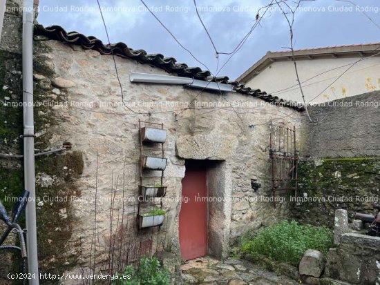 CASA CON PATIO Y ALMACENES EN ALBERGUERÍA DE ARGAÑÁN - Alberguería de Argañ