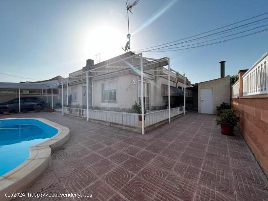 CHALET A 3 MINUTOS DE LA PLAYA CON PISCINA PRIVADA - ALICANTE