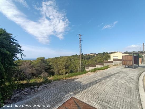 ¡Terreno con vistas al mar y soleado en Les Califòrnies! - BARCELONA