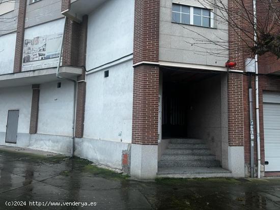 EDIFICIO EN CUATROVIENTOS - LEON