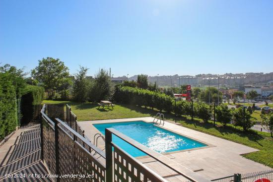 LUMINOSA VIVIENDA CON 2 PLAZAS DE GARAJE EN URBANIZACION CON PISCINA COMUNITARIA - CANTABRIA