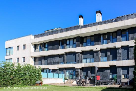 LUMINOSA VIVIENDA CON 2 PLAZAS DE GARAJE EN URBANIZACION CON PISCINA COMUNITARIA - CANTABRIA