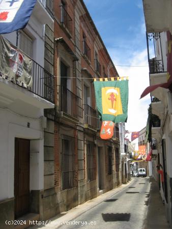 PALACETE HISTÓRICO EN LA LOCALIDAD DE ALBURQUERQUE - BADAJOZ