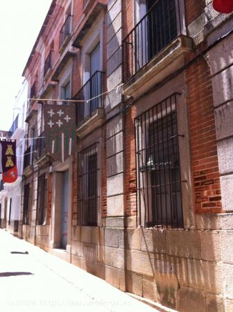 PALACETE HISTÓRICO EN LA LOCALIDAD DE ALBURQUERQUE - BADAJOZ