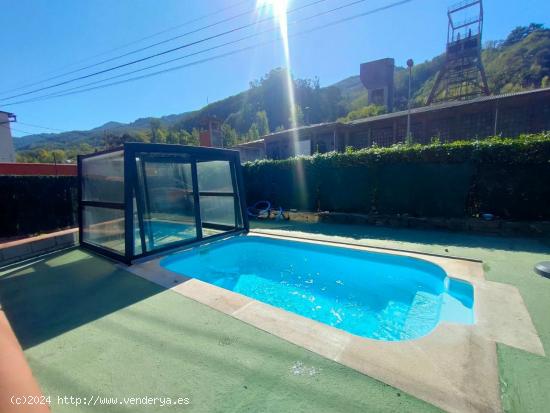 El chalet de tus sueños con piscina en la montaña central de Asturias y a poca distancia de la pla