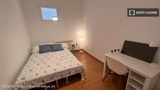 Alquiler de habitaciones en piso de 3 dormitorios en Malasaña - MADRID