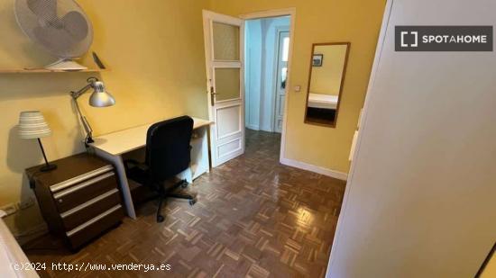 Alquiler de habitaciones en apartamento de 5 dormitorios en Cuatro Caminos - MADRID