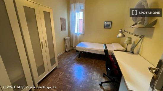 Alquiler de habitaciones en apartamento de 5 dormitorios en Cuatro Caminos - MADRID