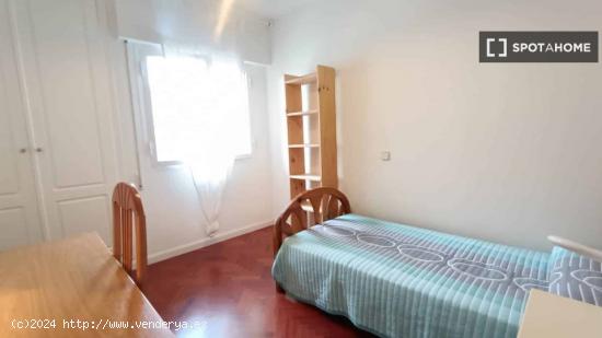 Se alquila habitación en apartamento de 4 dormitorios en Getafe - MADRID