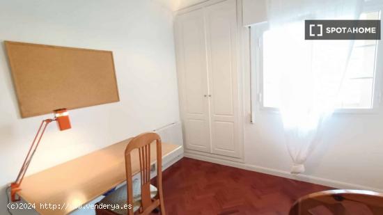 Se alquila habitación en apartamento de 4 dormitorios en Getafe - MADRID