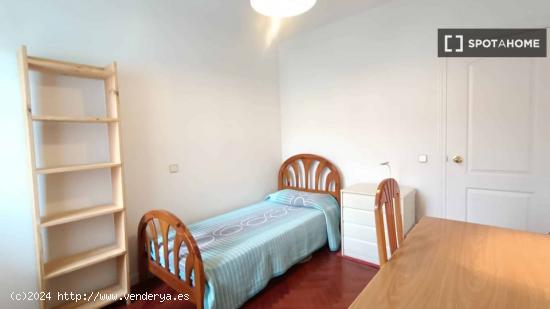 Se alquila habitación en apartamento de 4 dormitorios en Getafe - MADRID