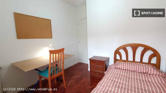 Se alquila habitación en apartamento de 4 dormitorios en Getafe - MADRID