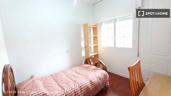 Se alquila habitación en apartamento de 4 dormitorios en Getafe - MADRID