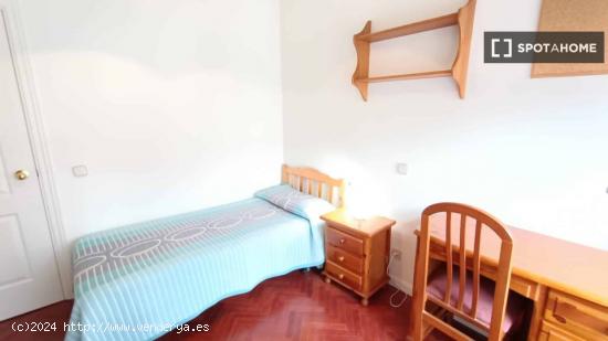 Se alquila habitación en apartamento de 4 dormitorios en Getafe - MADRID