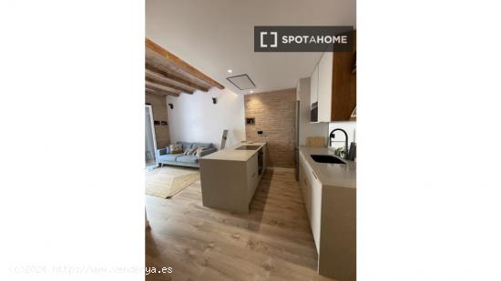 Se alquila habitación en un piso de dos habitaciones en Barcelona - BARCELONA