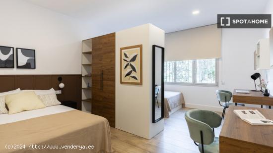 Cama en habitación compartida en piso de 8 habitaciones en Barcelona - BARCELONA