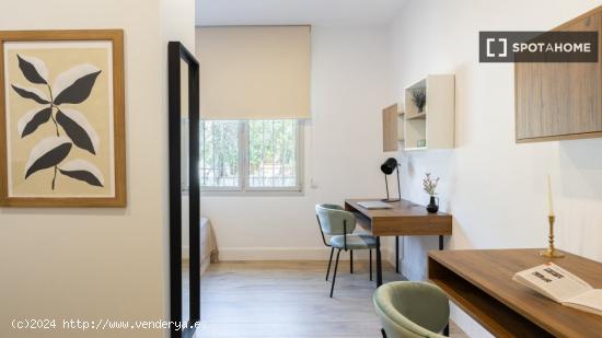 Cama en habitación compartida en piso de 8 habitaciones en Barcelona - BARCELONA