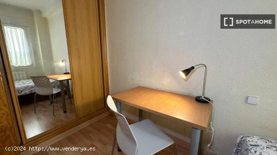 Alquiler de habitaciones en apartamento de 4 dormitorios en Atocha - MADRID