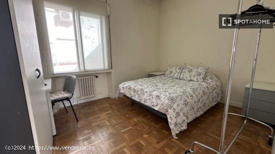 Alquiler de habitaciones en apartamento de 4 dormitorios en Atocha - MADRID