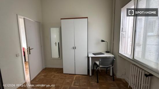 Alquiler de habitaciones en apartamento de 4 dormitorios en Atocha - MADRID