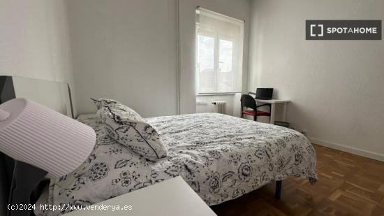 Alquiler de habitaciones en apartamento de 4 dormitorios en Atocha - MADRID