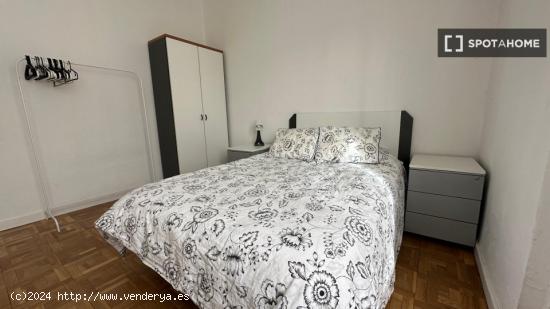 Alquiler de habitaciones en apartamento de 4 dormitorios en Atocha - MADRID