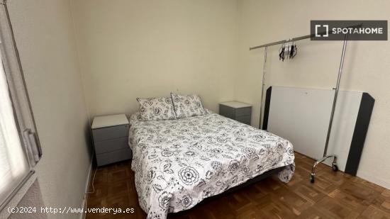 Alquiler de habitaciones en apartamento de 4 dormitorios en Atocha - MADRID