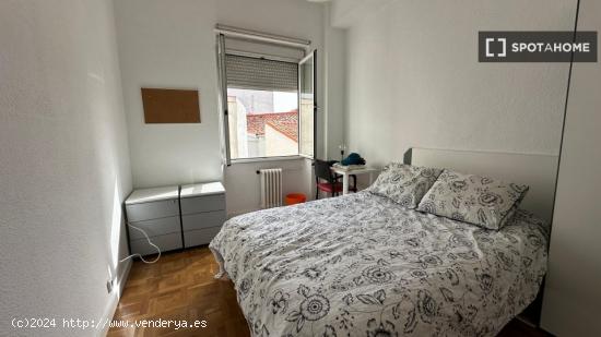 Alquiler de habitaciones en apartamento de 4 dormitorios en Atocha - MADRID