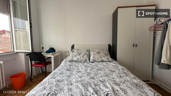 Alquiler de habitaciones en apartamento de 4 dormitorios en Atocha - MADRID