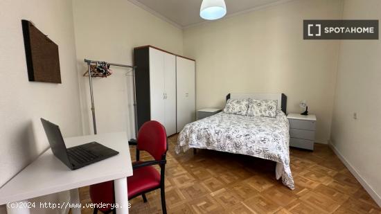 Alquiler de habitaciones en apartamento de 4 dormitorios en Atocha - MADRID