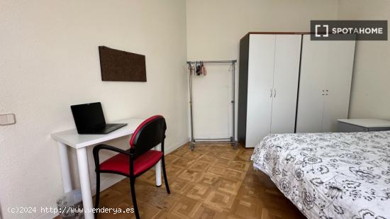 Alquiler de habitaciones en apartamento de 4 dormitorios en Atocha - MADRID