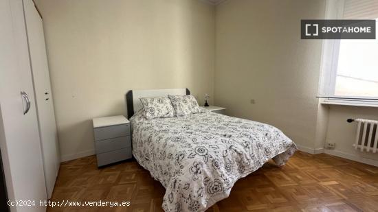 Alquiler de habitaciones en apartamento de 4 dormitorios en Atocha - MADRID