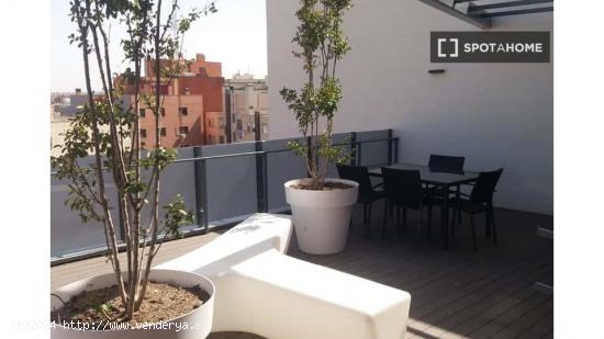 Se alquilan habitaciones en apartamento de 4 dormitorios en Lavapiés - MADRID