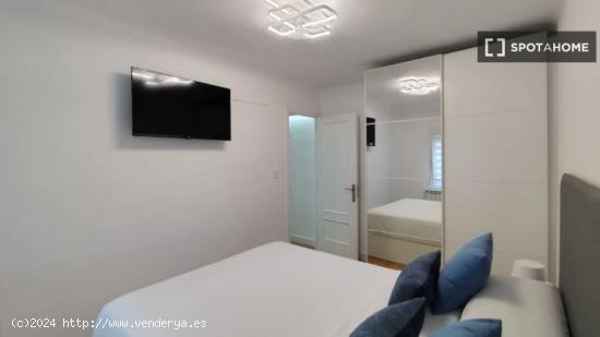 Dormitorio en apartamento de dos habitaciones en Madrid - MADRID